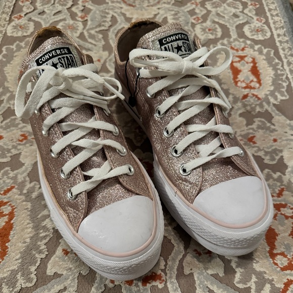 All star Converse women size US 7 - Picture 1 of 9